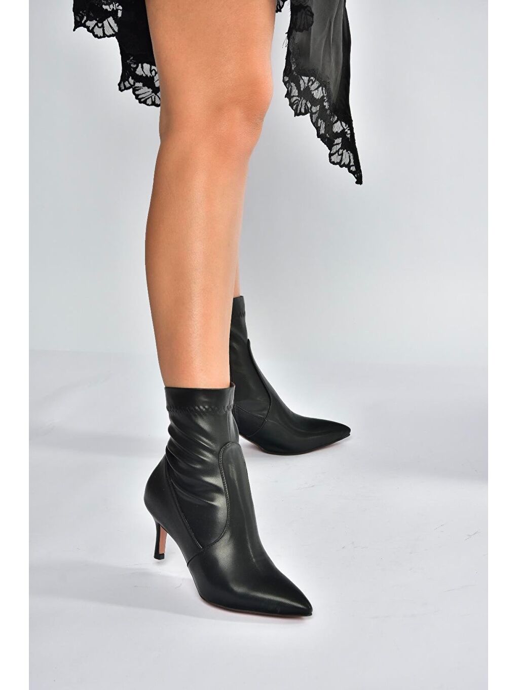 Siyah Kadın Bot V997024809-2