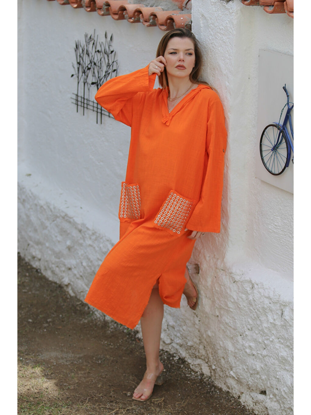 Turuncu Kapüşonlu Düğmeli Uzun Kollu Cepli Yırtmaçlı Troklu Dokuma Casual Elbise-2