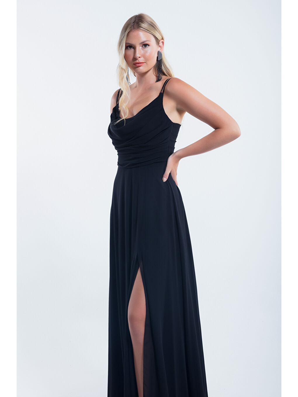 Kadın Siyah Askılı Şifon Abiye Elbise-2