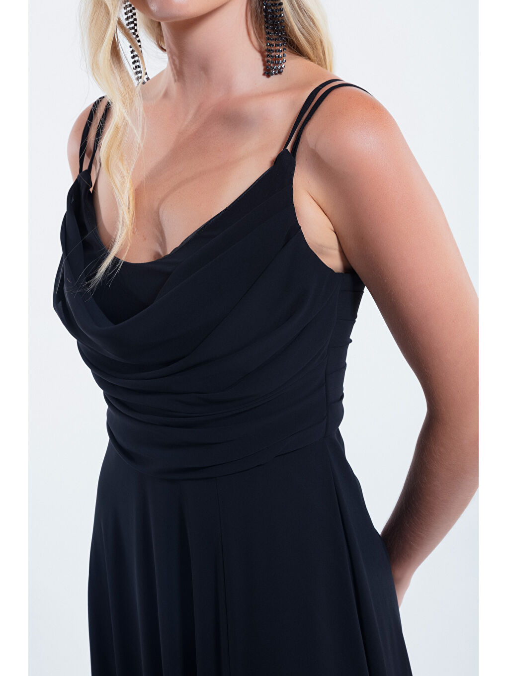 Kadın Siyah Askılı Şifon Abiye Elbise-3