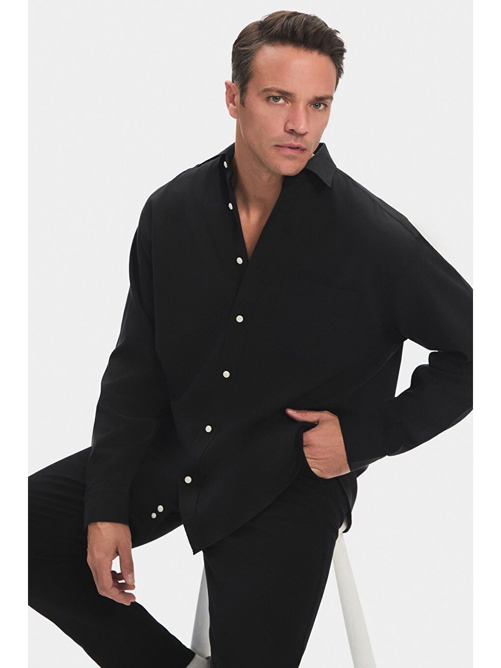 Siyah Exclusive Erkek Regular Fit Düğmeli Yaka Gömlek