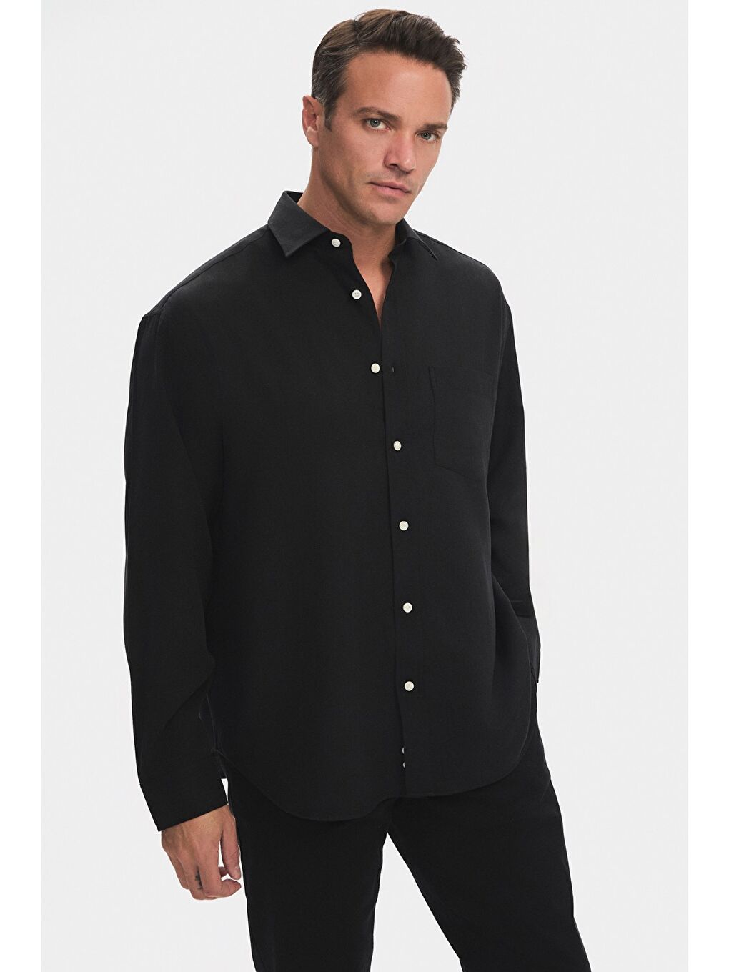 Siyah Exclusive Erkek Regular Fit Düğmeli Yaka Gömlek-3
