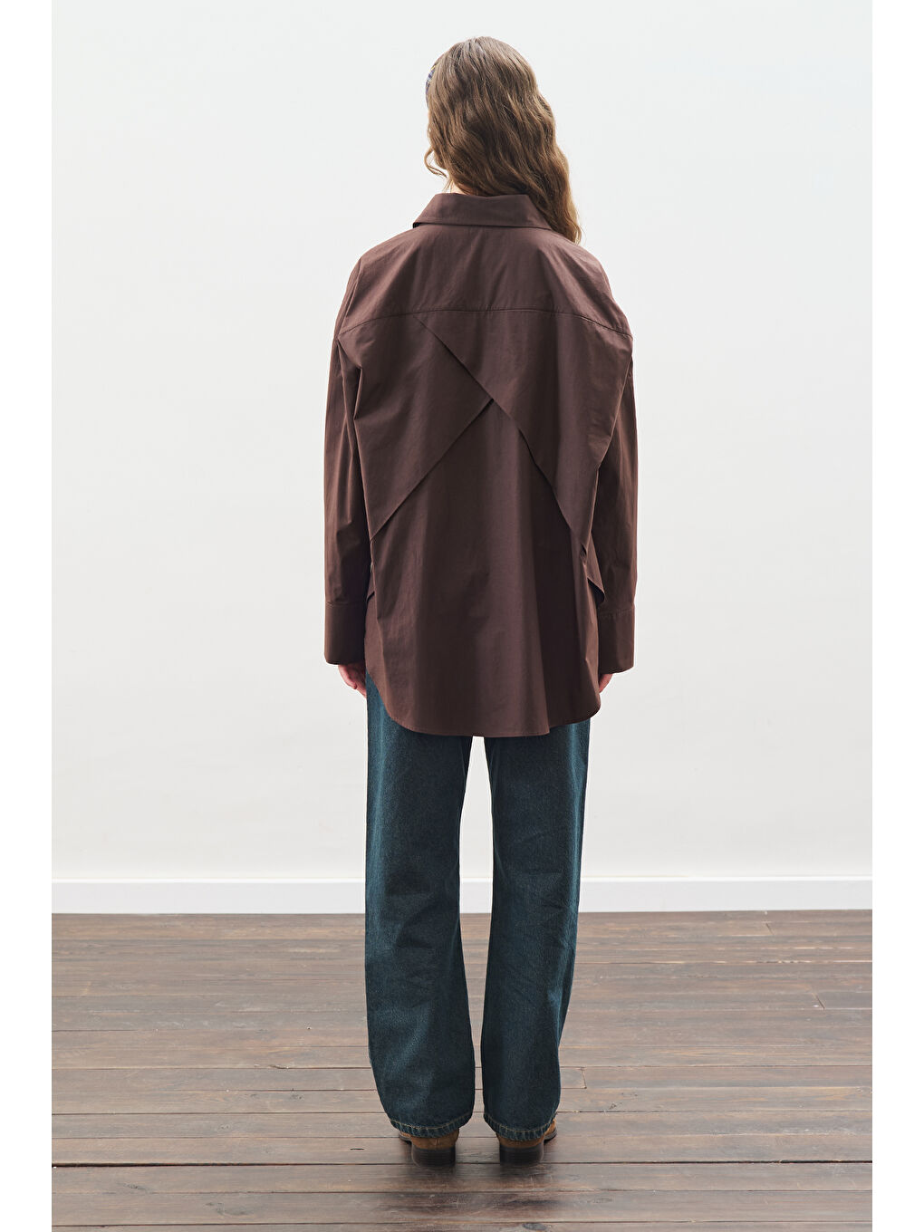 Kahverengi Tasarım Detaylı Oversıze Gömlek Acı Kahve-3