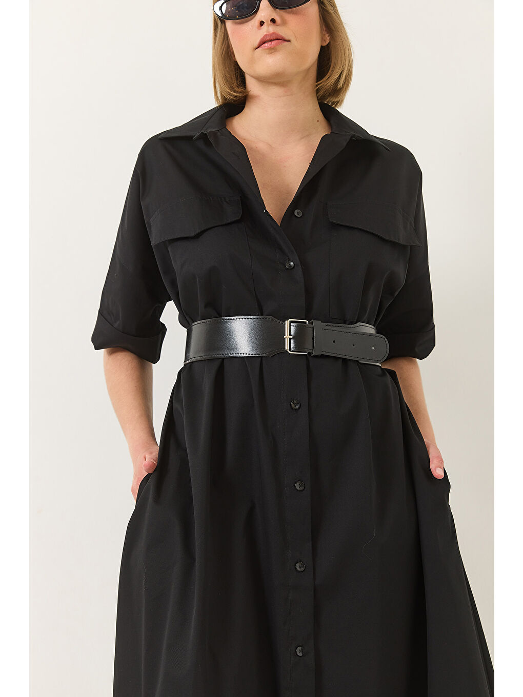 Siyah Kadın Düğme Kapamalı Cep Detaylı Kemerli Poplin Gömlek Elbise-4