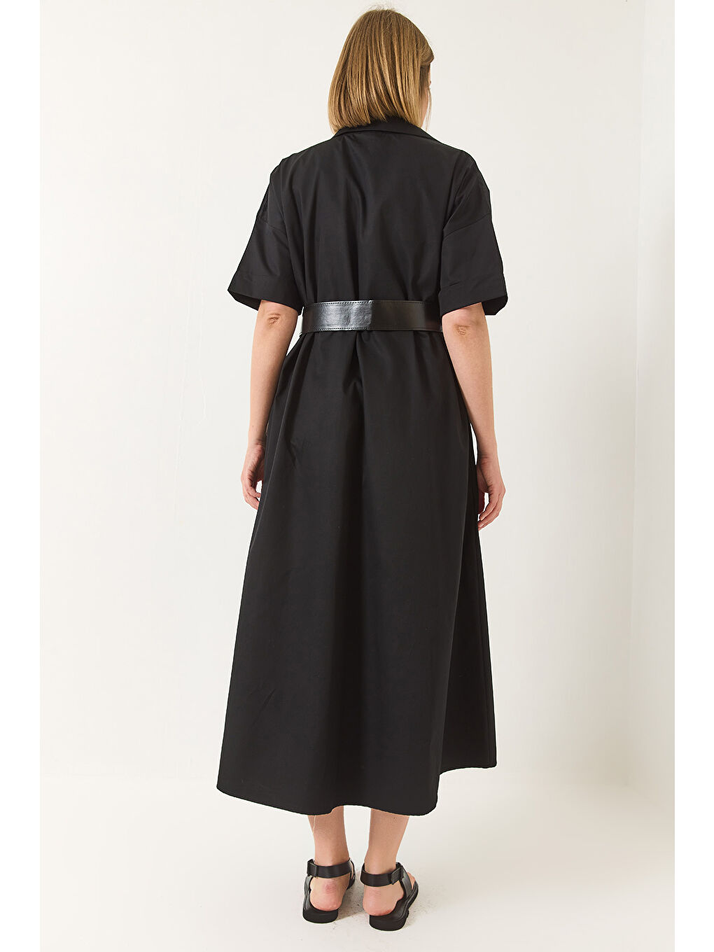 Siyah Kadın Düğme Kapamalı Cep Detaylı Kemerli Poplin Gömlek Elbise-5