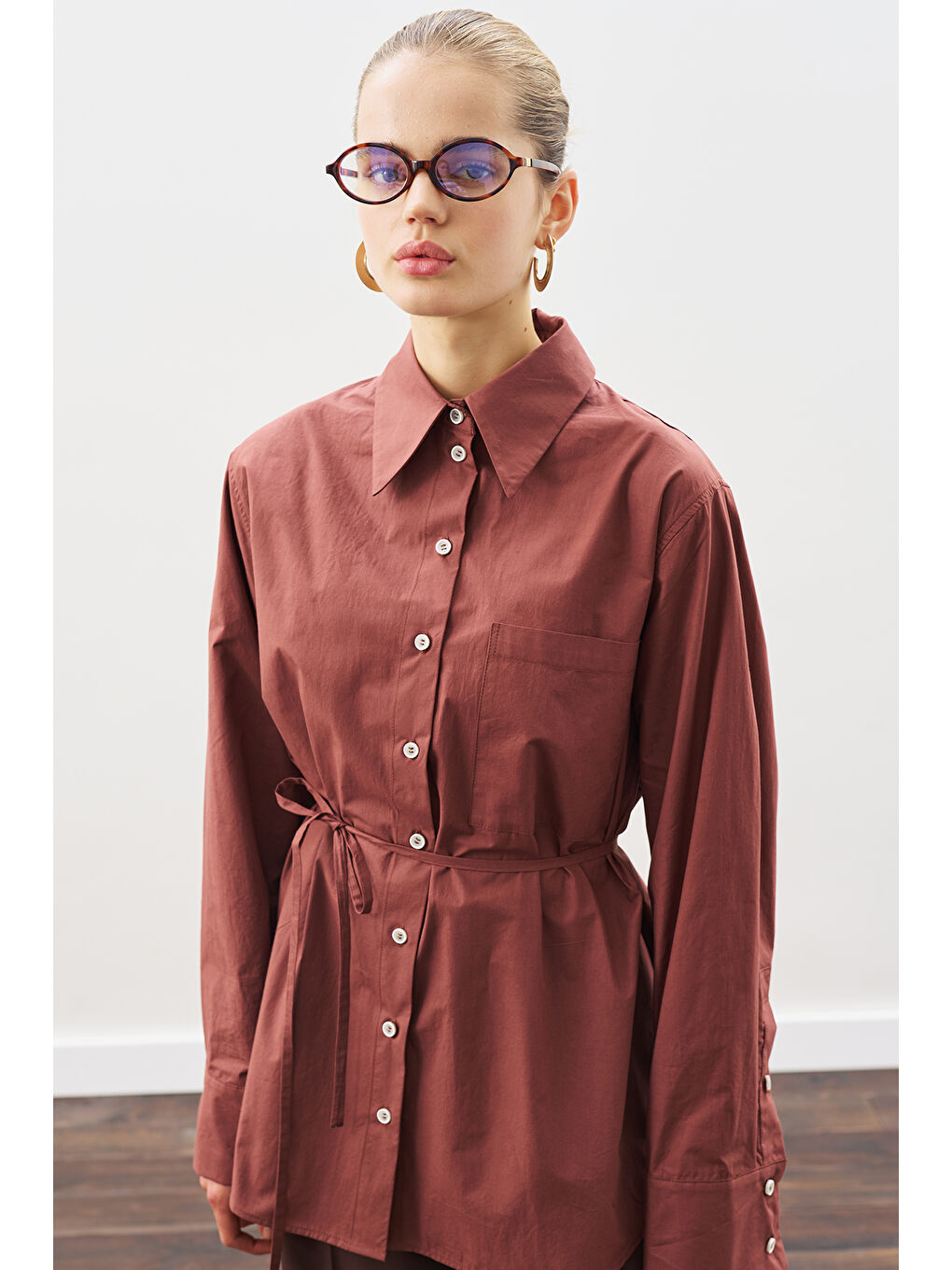 Kahverengi Üçgen Fularlı Oversıze Gömlek Tarçın Kabuğu-1