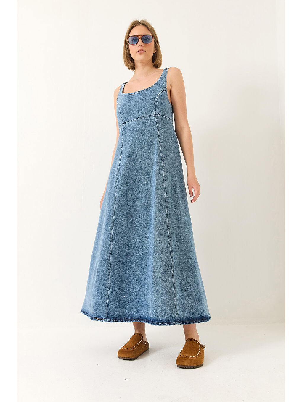 Mavi Kadın Geniş Yaka Askılı Kloş Denim Elbise-2