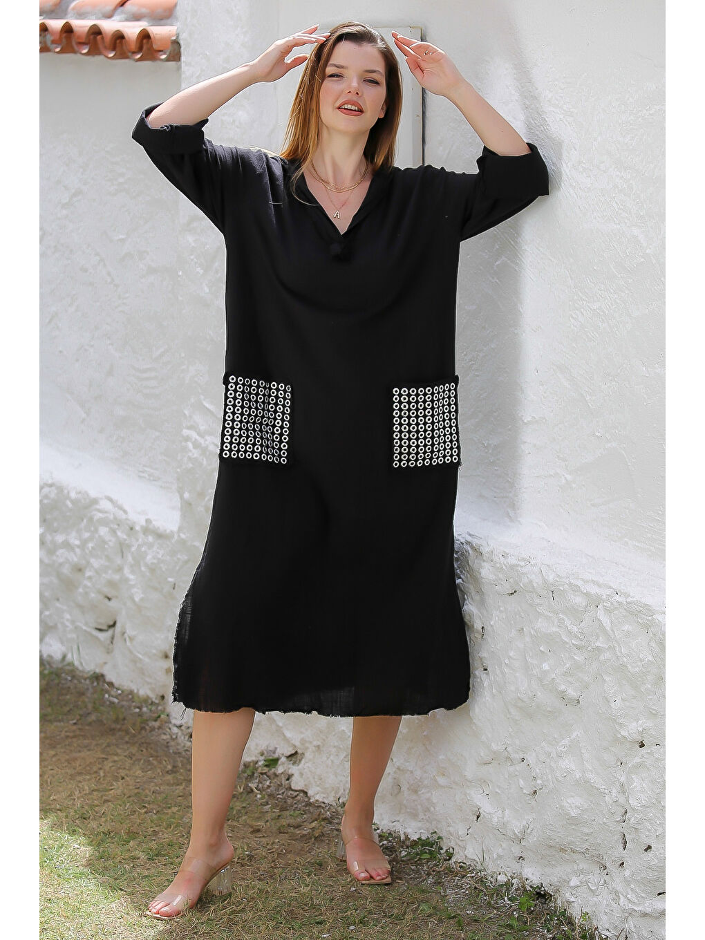 Siyah Kapüşonlu Düğmeli Uzun Kollu Cepli Yırtmaçlı Troklu Dokuma Casual Elbise