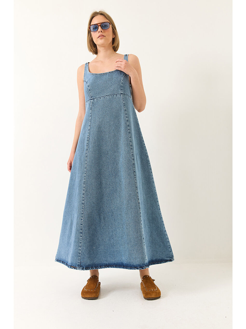 Mavi Kadın Geniş Yaka Askılı Kloş Denim Elbise-3