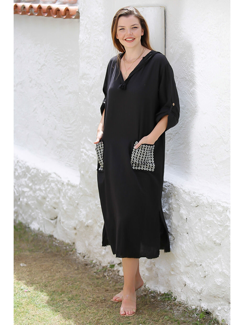 Siyah Kapüşonlu Düğmeli Uzun Kollu Cepli Yırtmaçlı Troklu Dokuma Casual Elbise-4