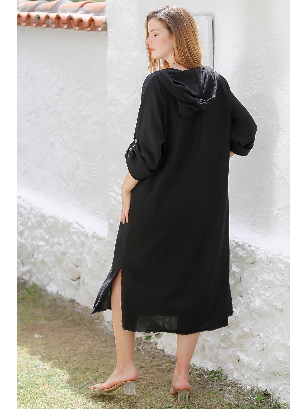 Siyah Kapüşonlu Düğmeli Uzun Kollu Cepli Yırtmaçlı Troklu Dokuma Casual Elbise-7