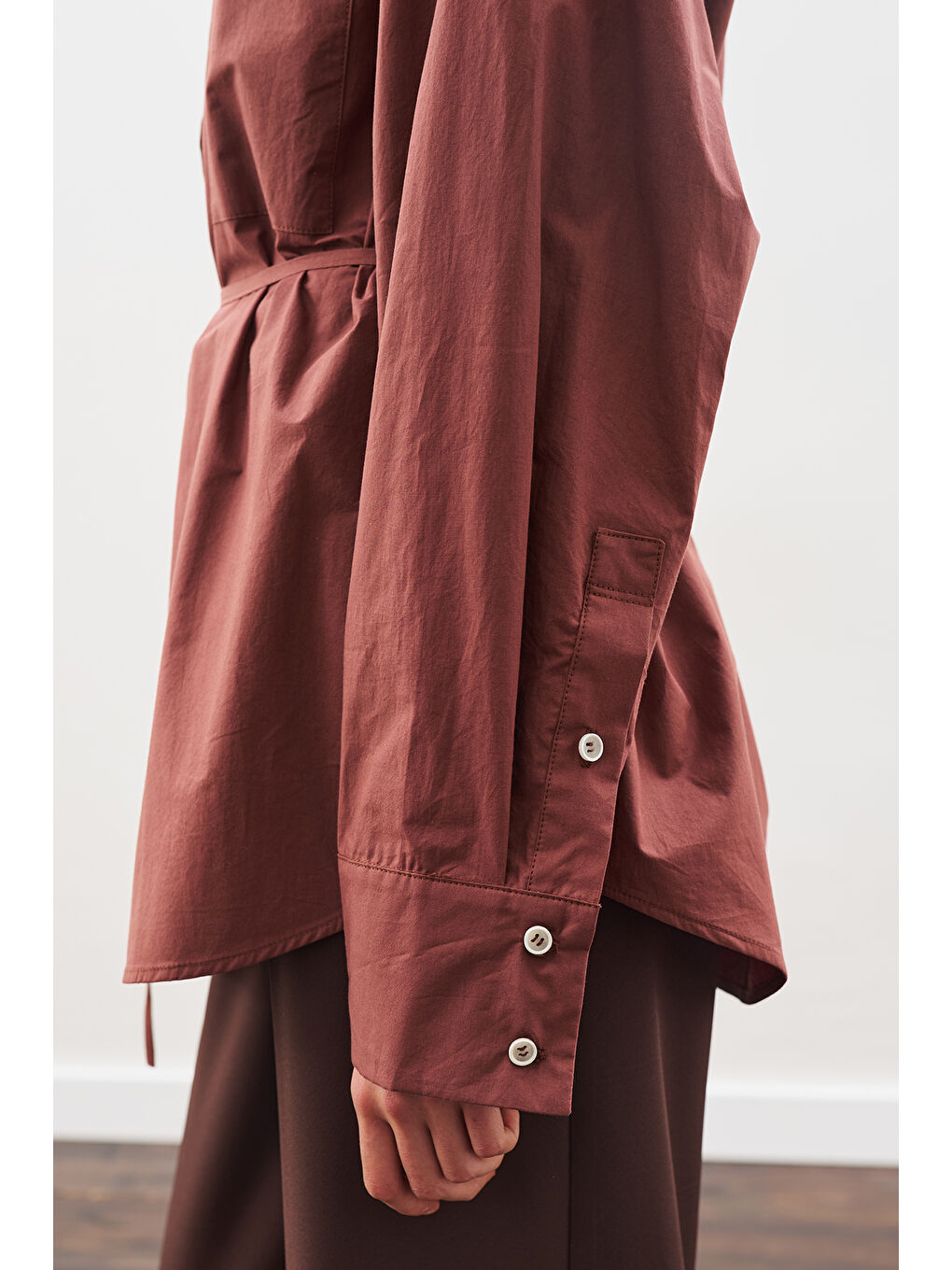 Kahverengi Üçgen Fularlı Oversıze Gömlek Tarçın Kabuğu-6