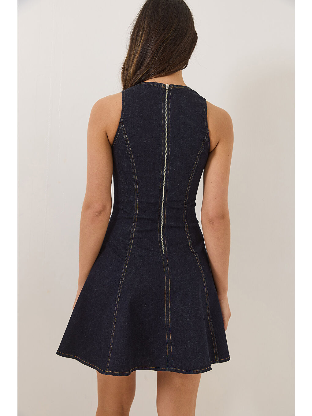 Lacivert Kadın Bisiklet Yaka Fermuarlı Dikiş Detaylı Volanlı Elastanlı Yazlık Mini Denim Elbise-7