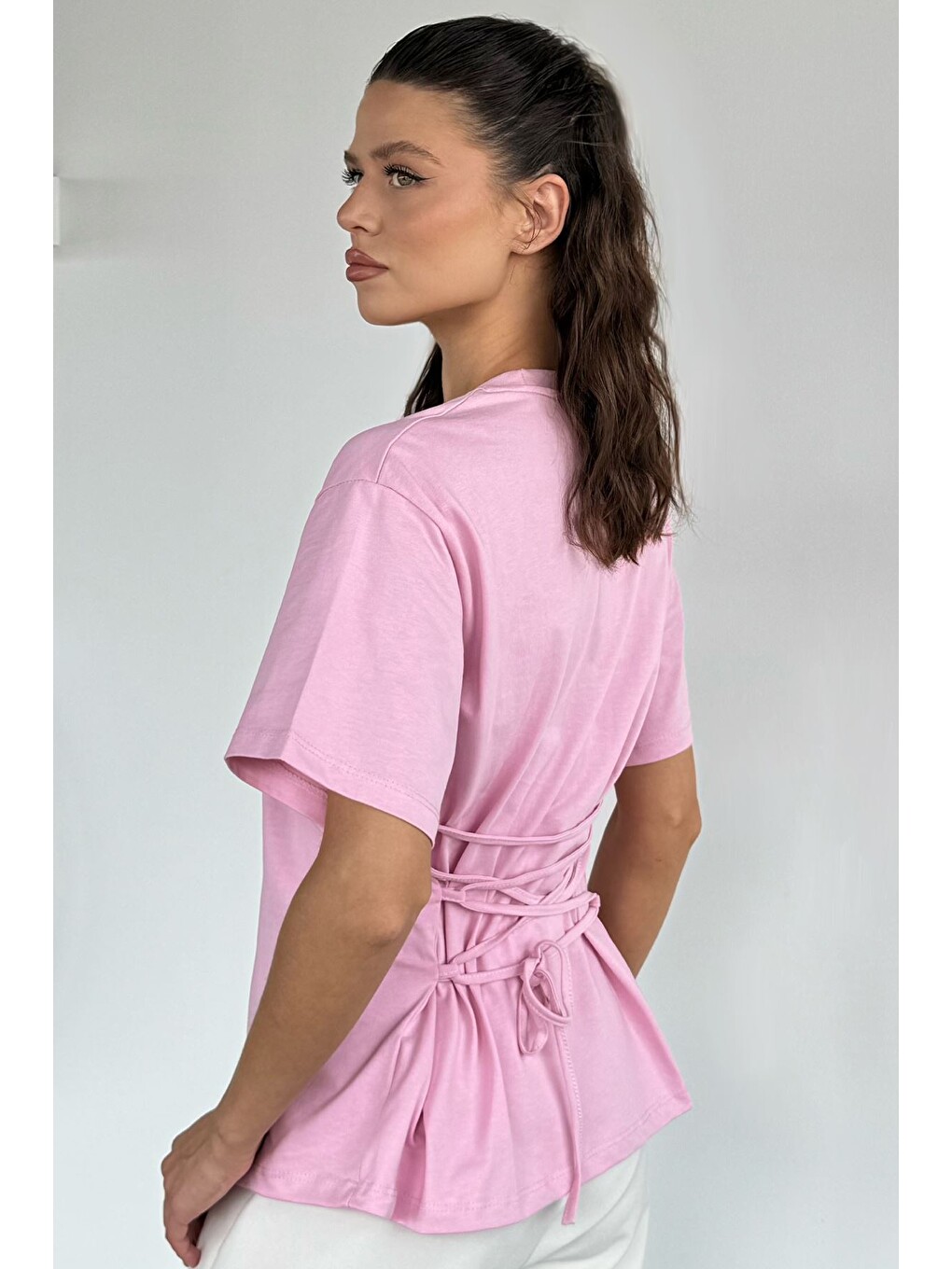 Pembe Kadın Arkası Bağcıklı Tişört-3
