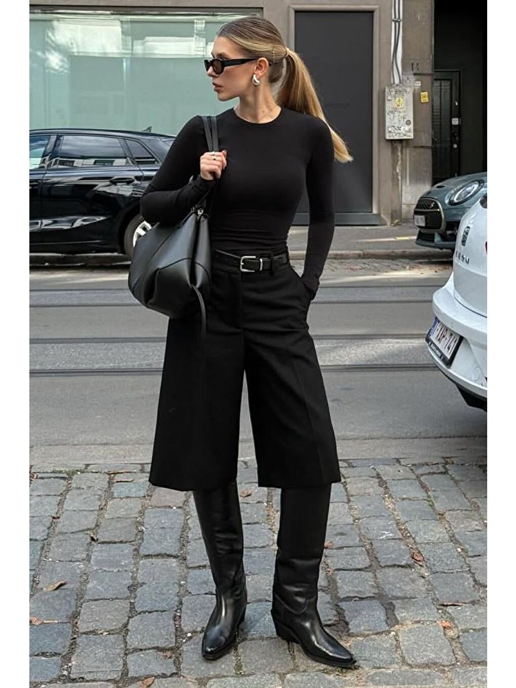 Siyah Yüksek Bel Kloş Kadın Bermuda Şort Mg2590