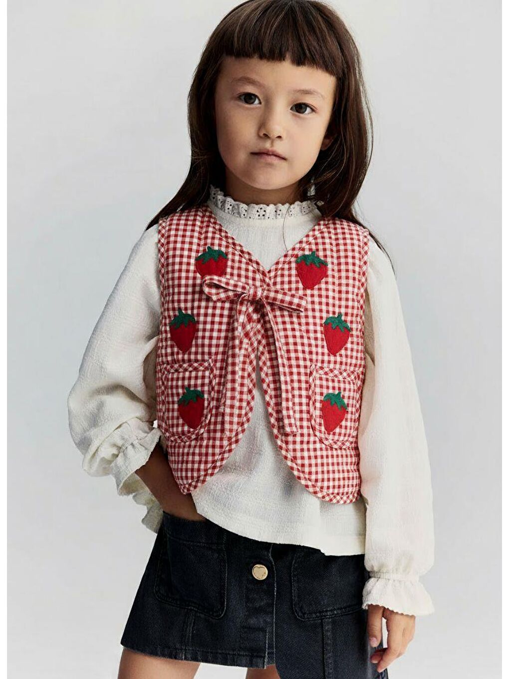 Karışık Kız Çocuk Pamuklu Kırmızı Ekose Çilek Nakışlı Yelek - Bağcıklı-2