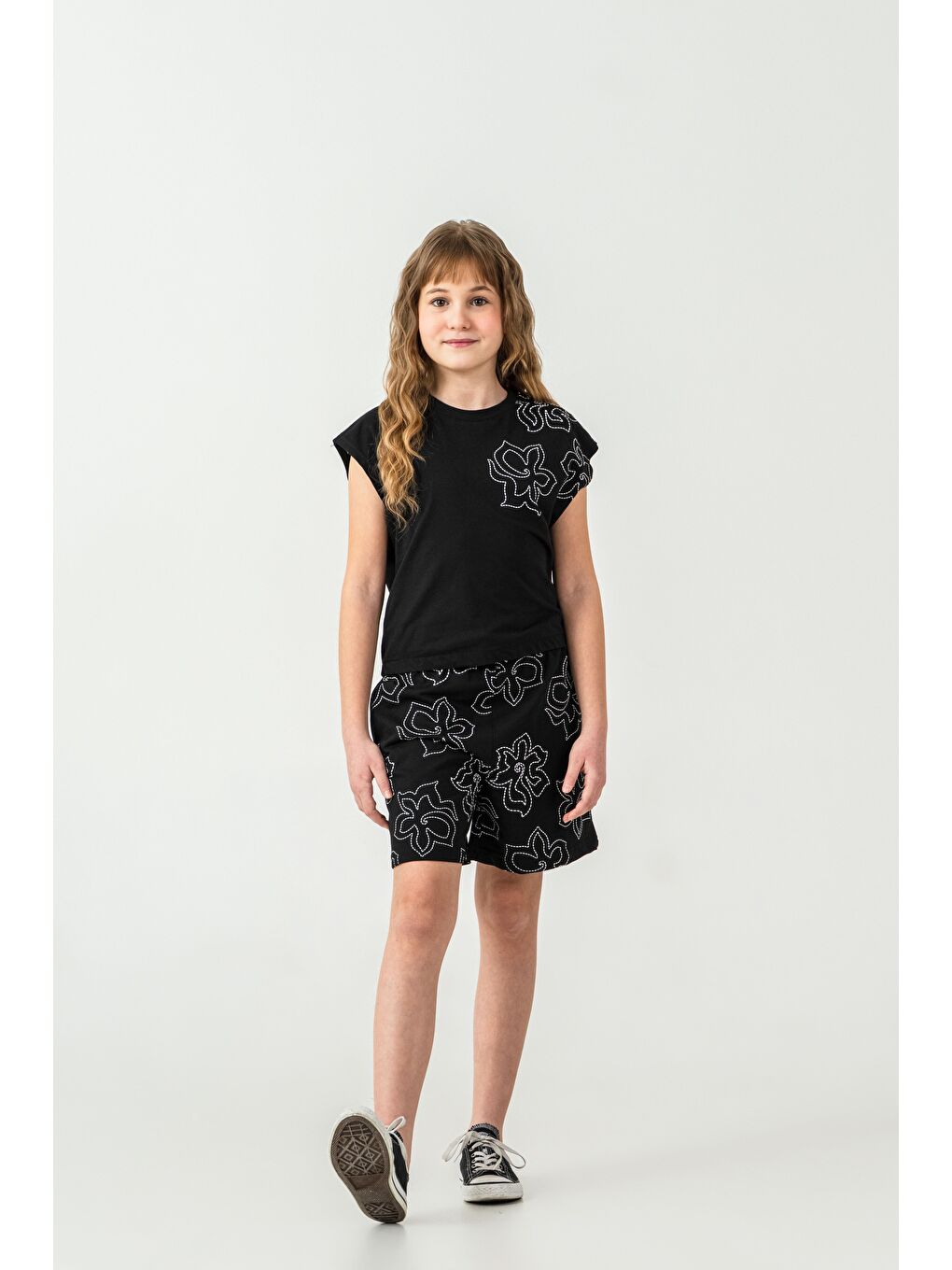 Siyah Üst Sol Omuz Baskılı Alt Tüm Alan Baskılı Kız Çocuk Şort - Tişört Takımı