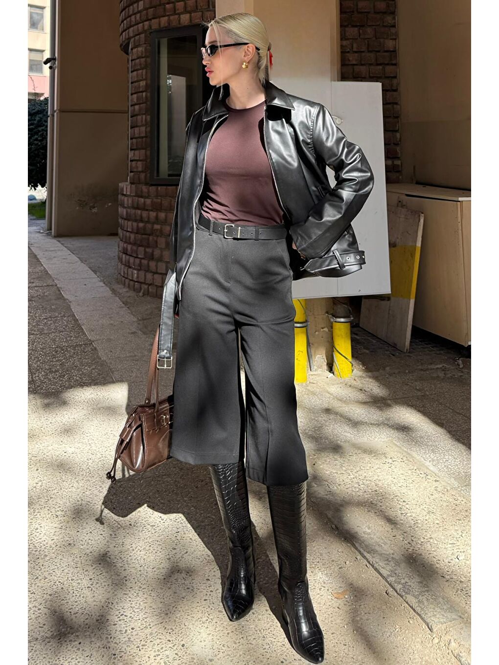 Siyah Yüksek Bel Kloş Kadın Bermuda Şort Mg2590-3