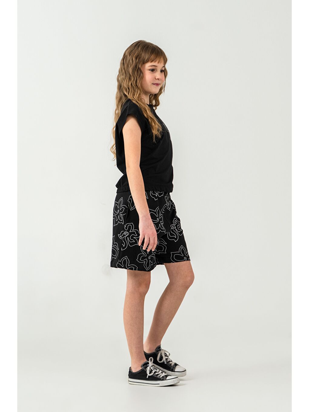 Siyah Üst Sol Omuz Baskılı Alt Tüm Alan Baskılı Kız Çocuk Şort - Tişört Takımı-4
