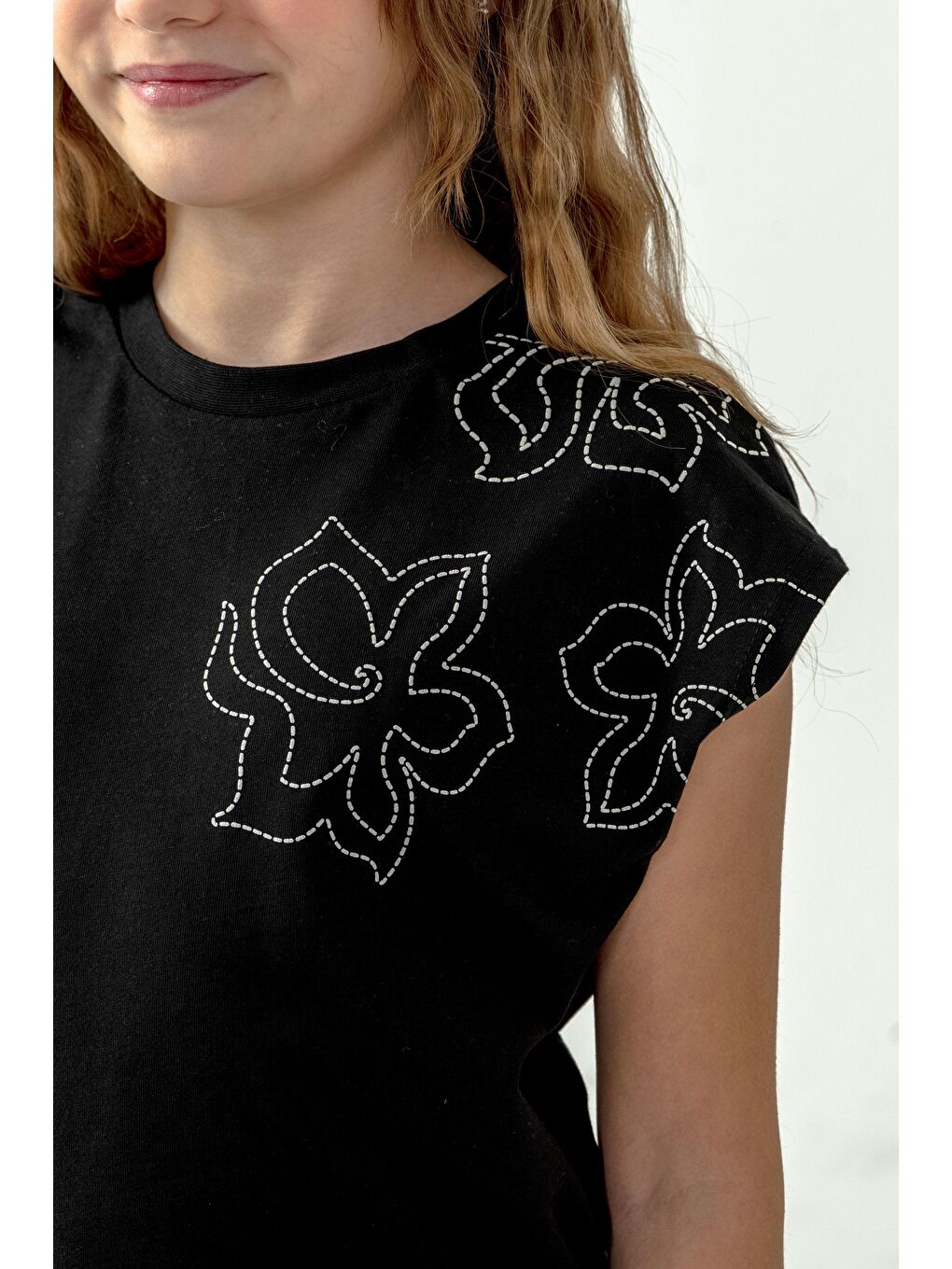 Siyah Üst Sol Omuz Baskılı Alt Tüm Alan Baskılı Kız Çocuk Şort - Tişört Takımı-5