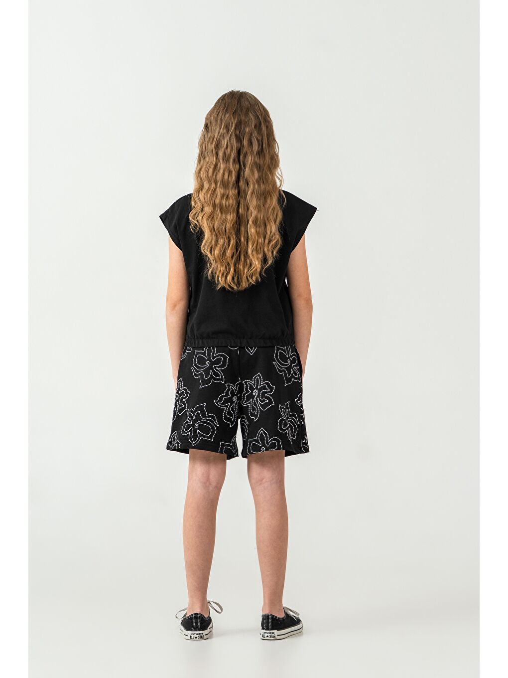 Siyah Üst Sol Omuz Baskılı Alt Tüm Alan Baskılı Kız Çocuk Şort - Tişört Takımı-7