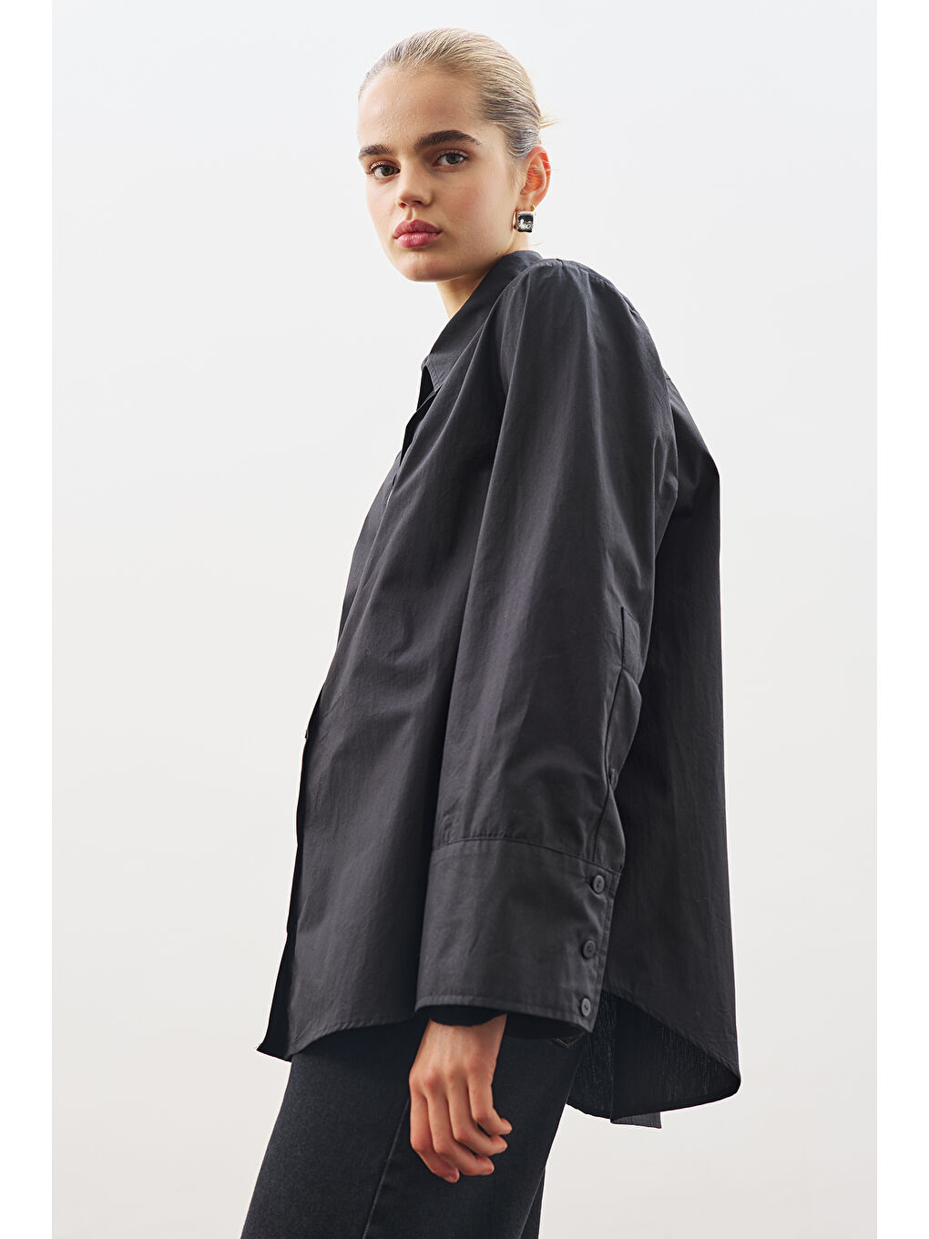 Geniş Manşetli Klasik Gömlek Siyah