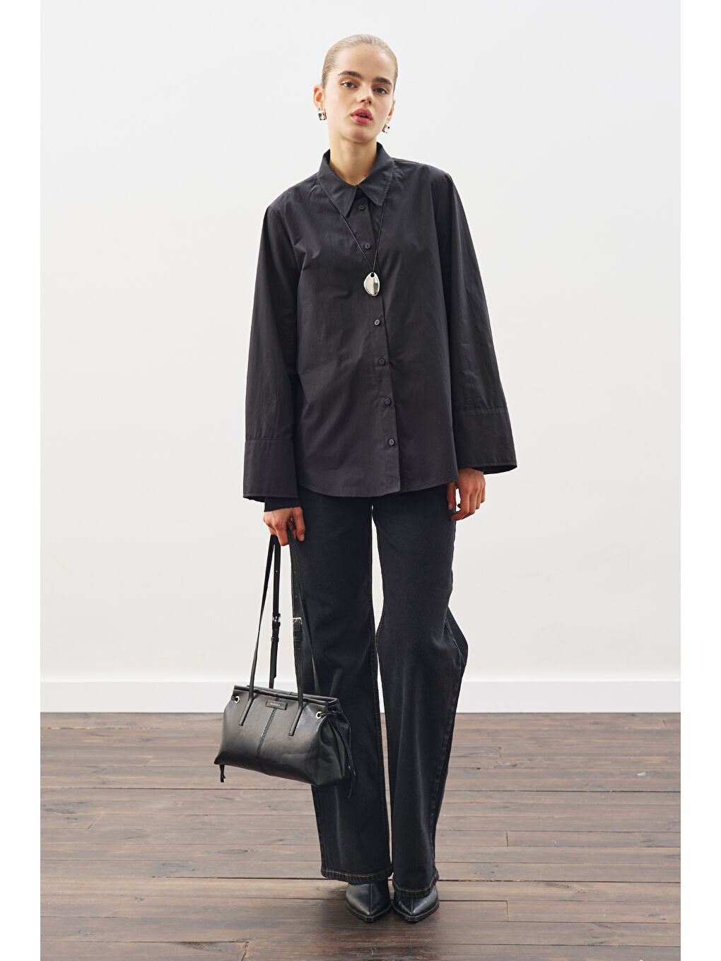 Geniş Manşetli Klasik Gömlek Siyah-1