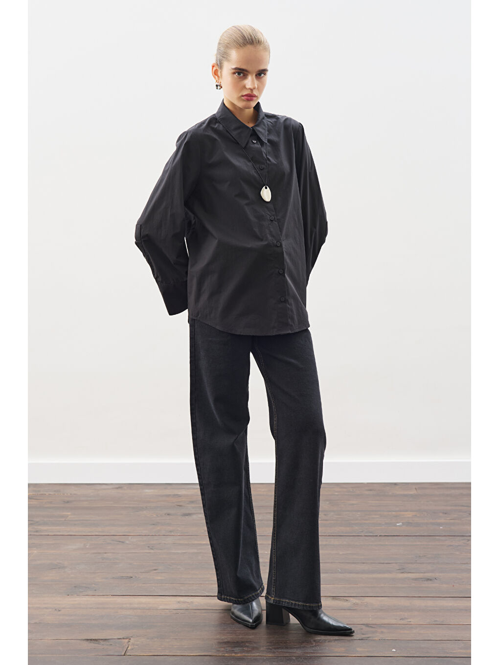 Geniş Manşetli Klasik Gömlek Siyah-2