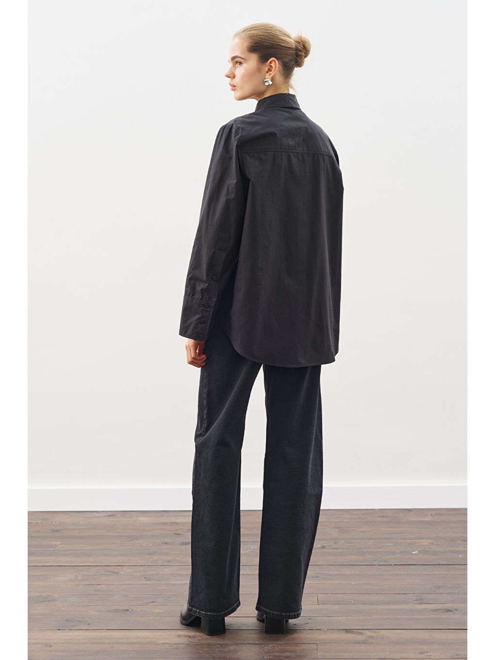 Geniş Manşetli Klasik Gömlek Siyah-4