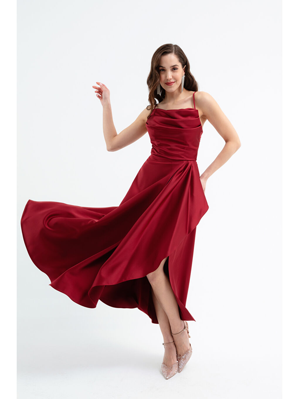 Kadın Bordo Volanlı Yırtmaçlı Saten Midi Boy Abiye & Mezuniyet Elbisesi-4