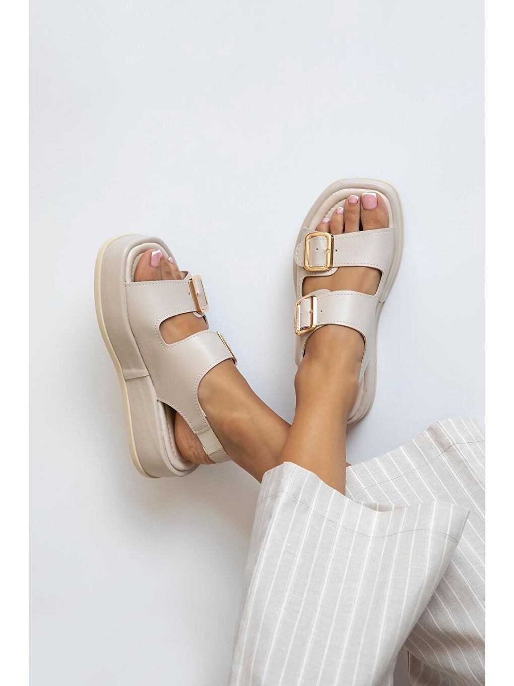 Renato Kadın Toka Detay Günlük Deri Sandalet Bej