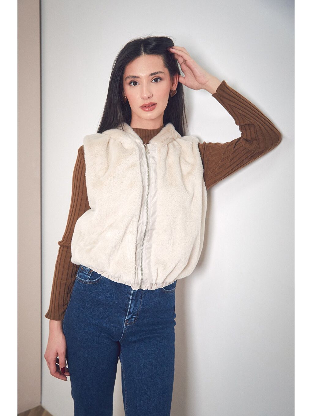 Bej Basic Beli Lastikli Kapüşonlu Pelüş Yelek