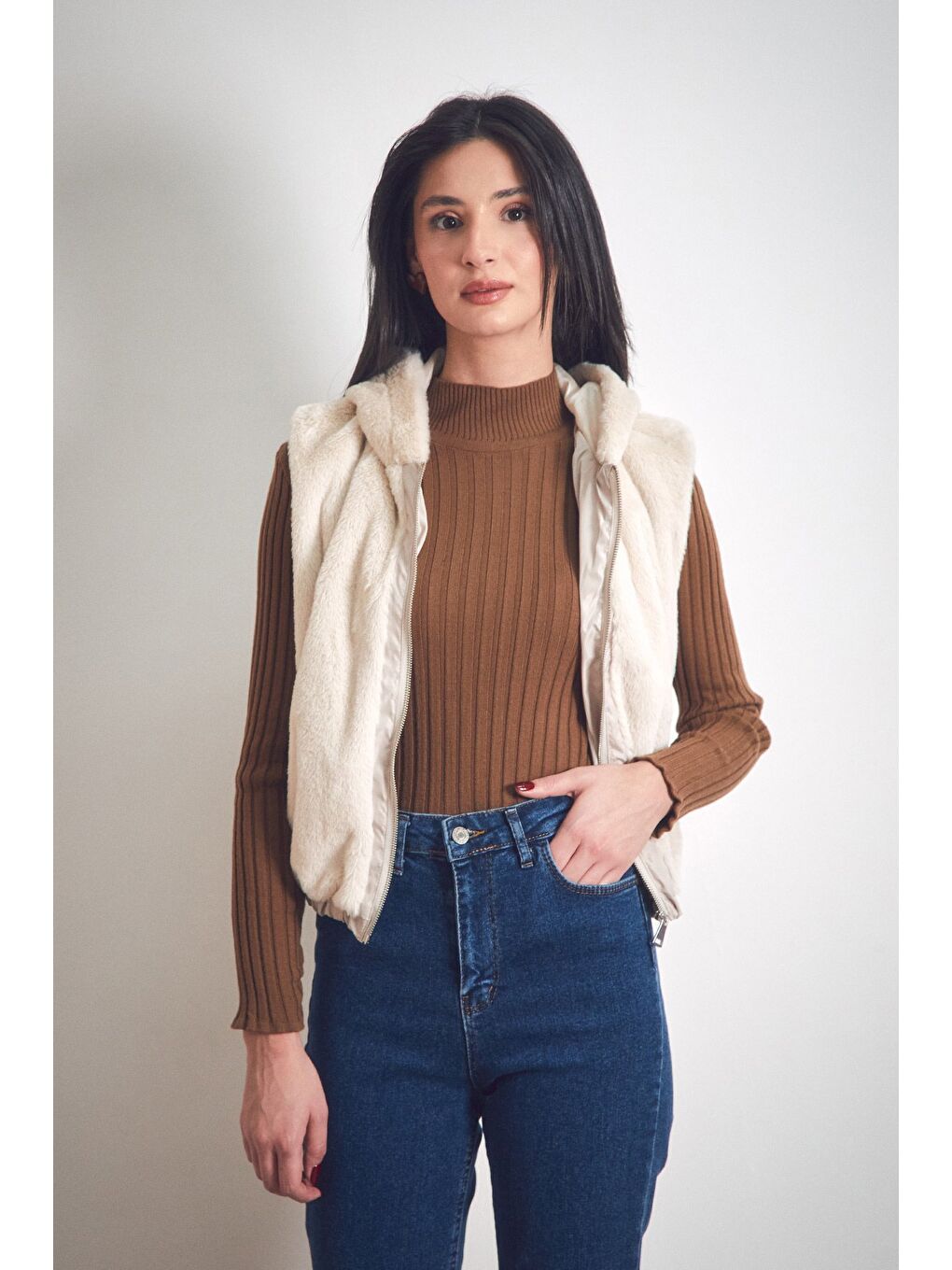 Bej Basic Beli Lastikli Kapüşonlu Pelüş Yelek-1