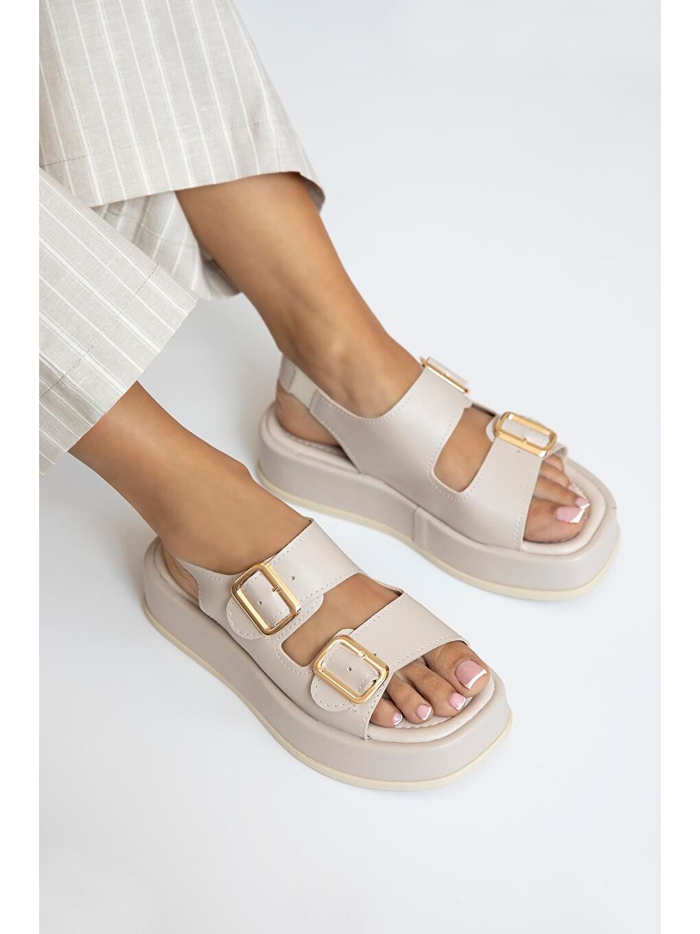 Renato Kadın Toka Detay Günlük Deri Sandalet Bej-2