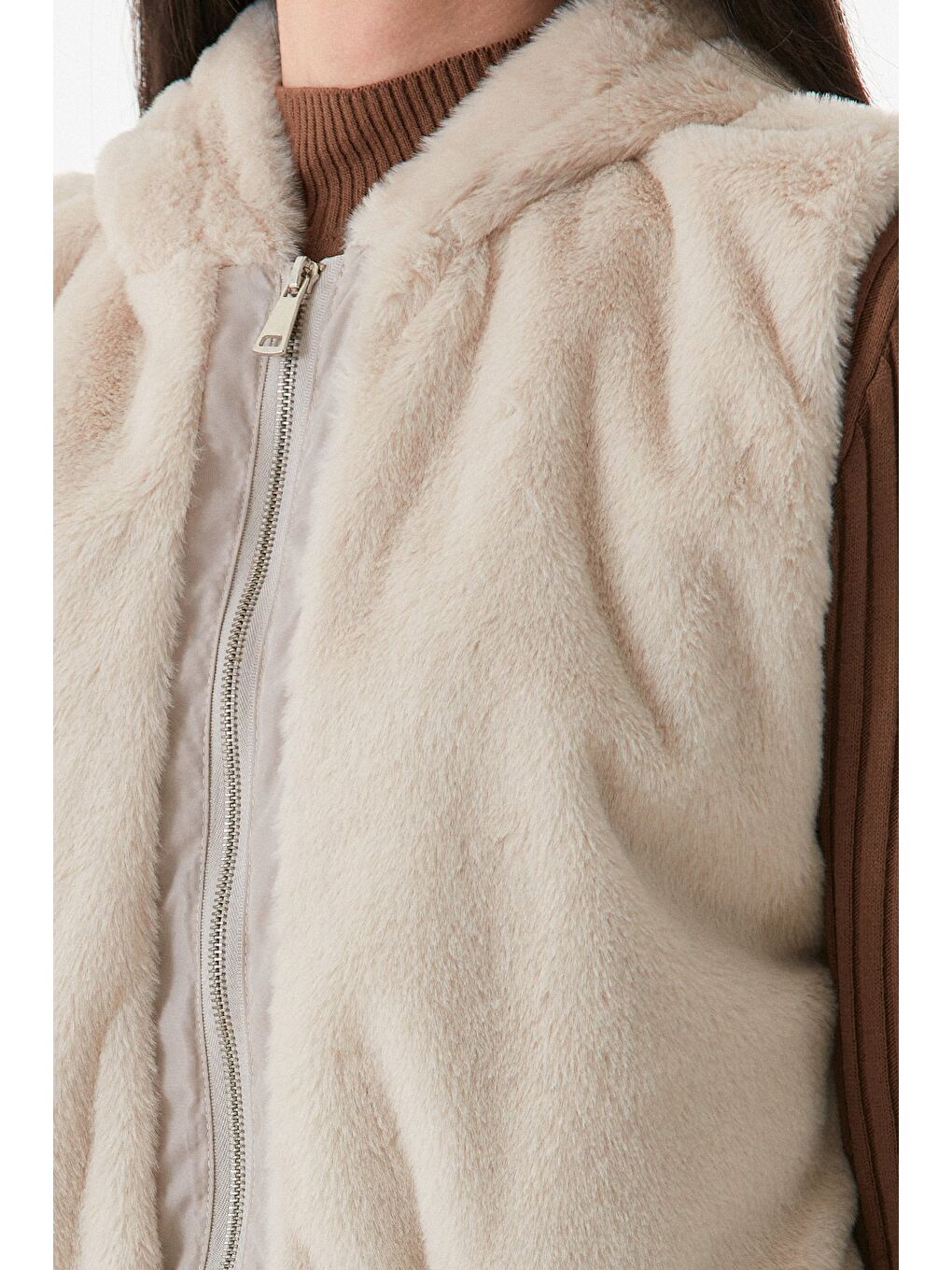 Bej Basic Beli Lastikli Kapüşonlu Pelüş Yelek-3