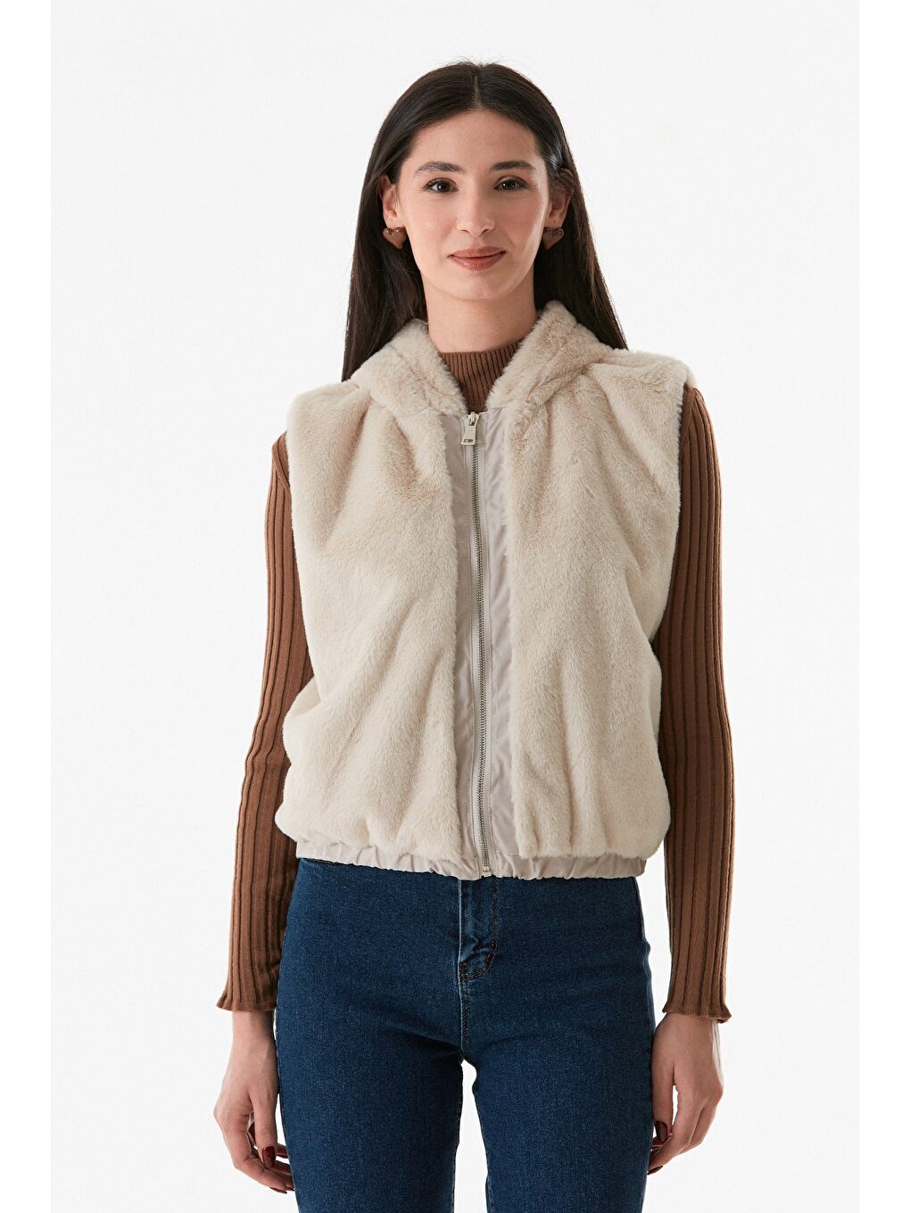 Bej Basic Beli Lastikli Kapüşonlu Pelüş Yelek-4