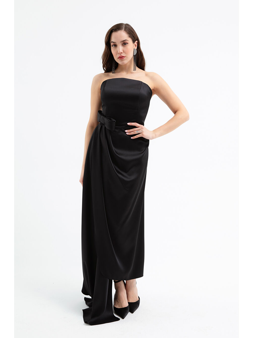 Kadın Siyah Straplez Yaka Kuyruklu Saten Abiye Elbise