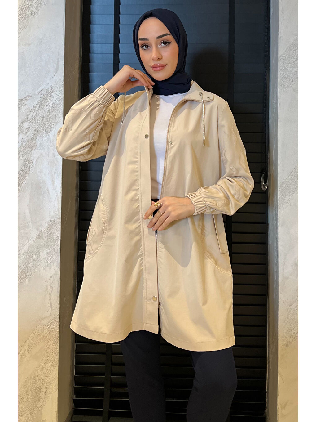 Bej Kadın Kol İşleme Detaylı Cepli Tesettür Trençkot