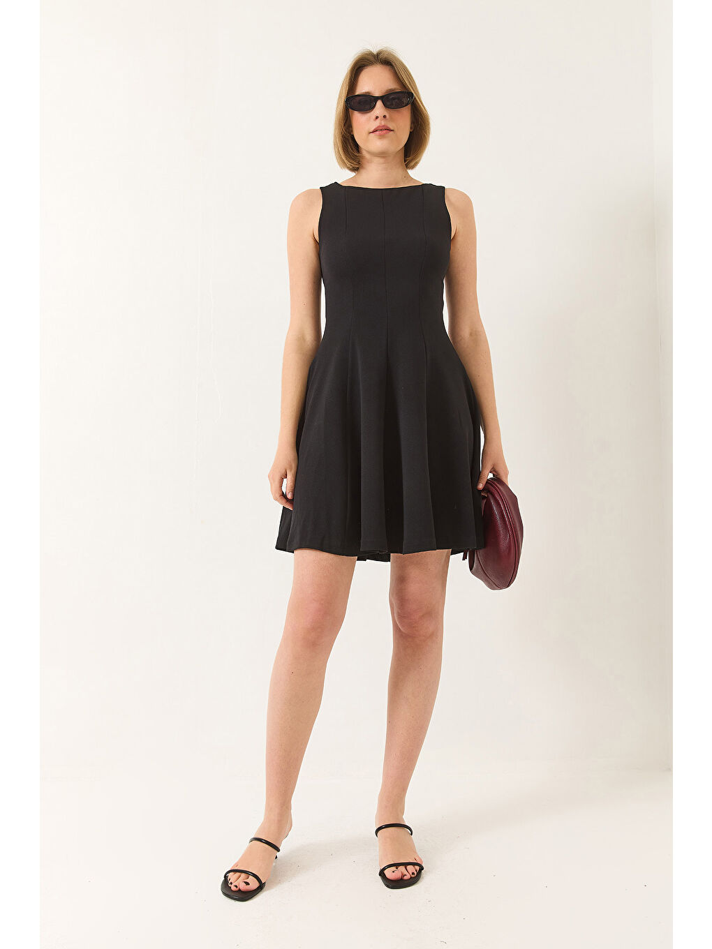 Siyah Kadın Kayık Yaka Godeli Mini Elbise-1