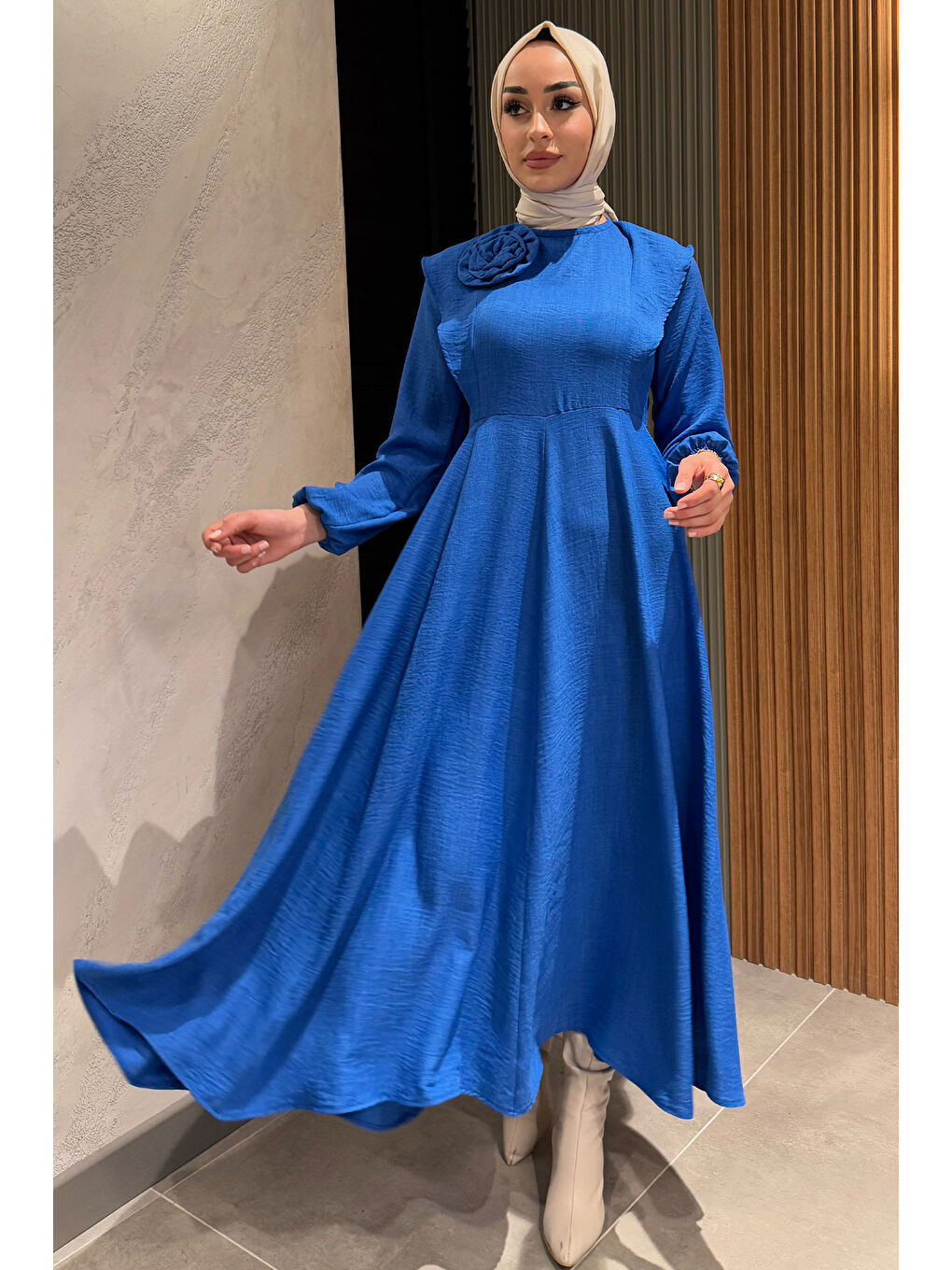 Mavi Gül Detaylı Tesettür Kloş Elbise-1