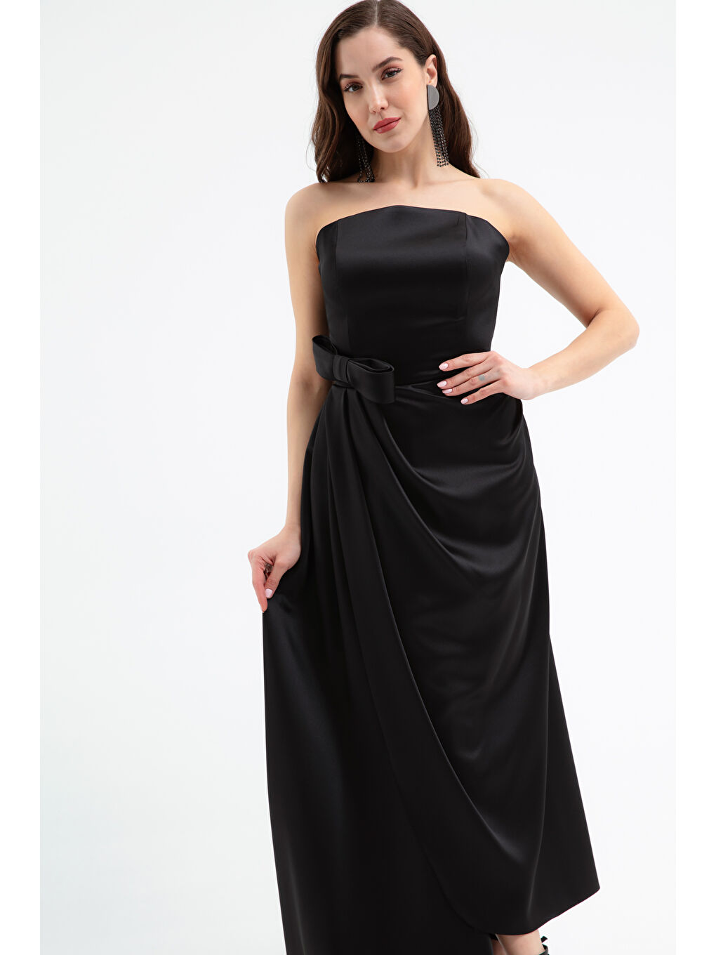 Kadın Siyah Straplez Yaka Kuyruklu Saten Abiye Elbise-2