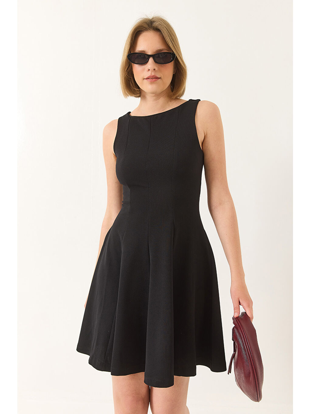 Siyah Kadın Kayık Yaka Godeli Mini Elbise-3