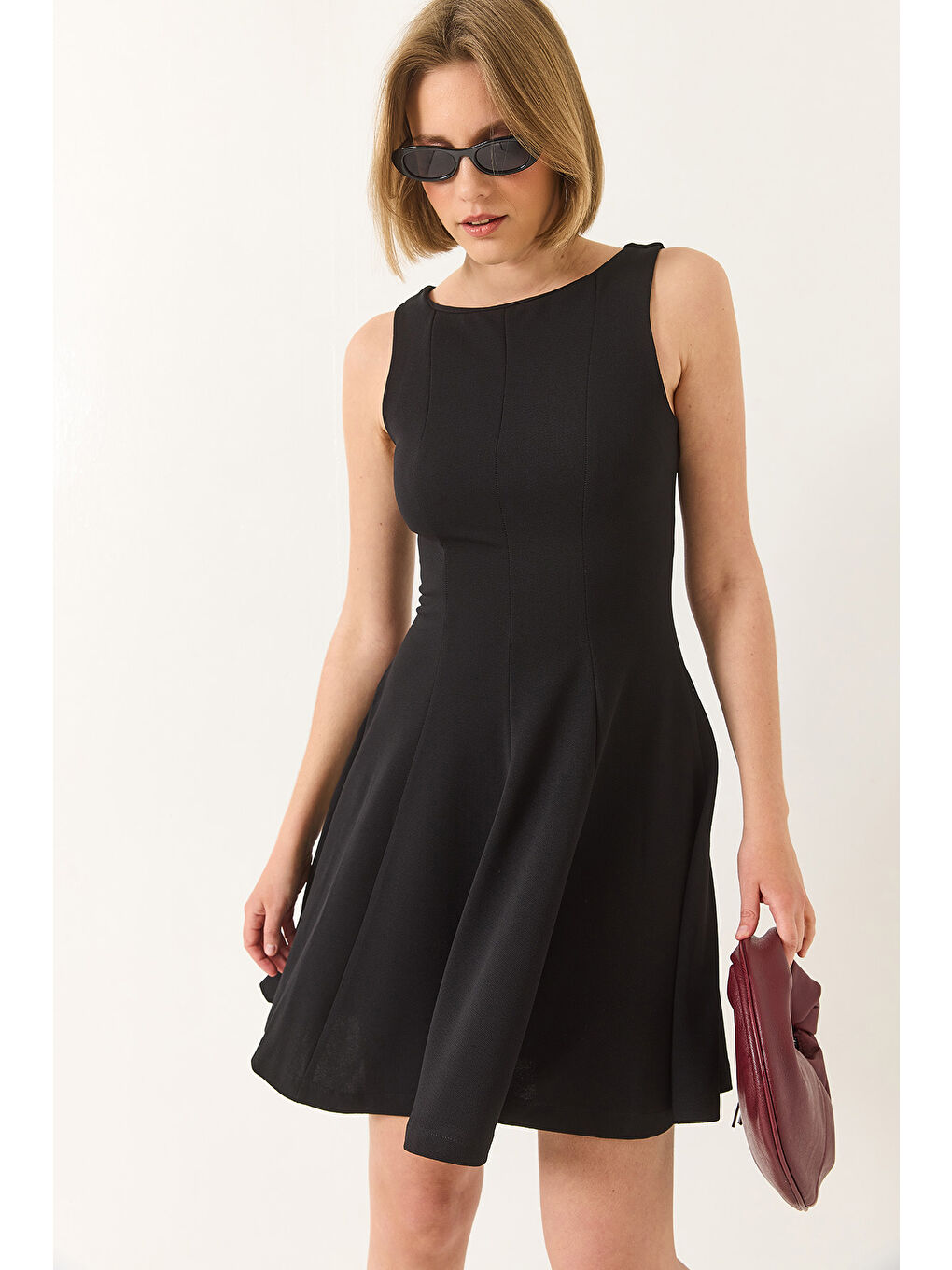 Siyah Kadın Kayık Yaka Godeli Mini Elbise-4