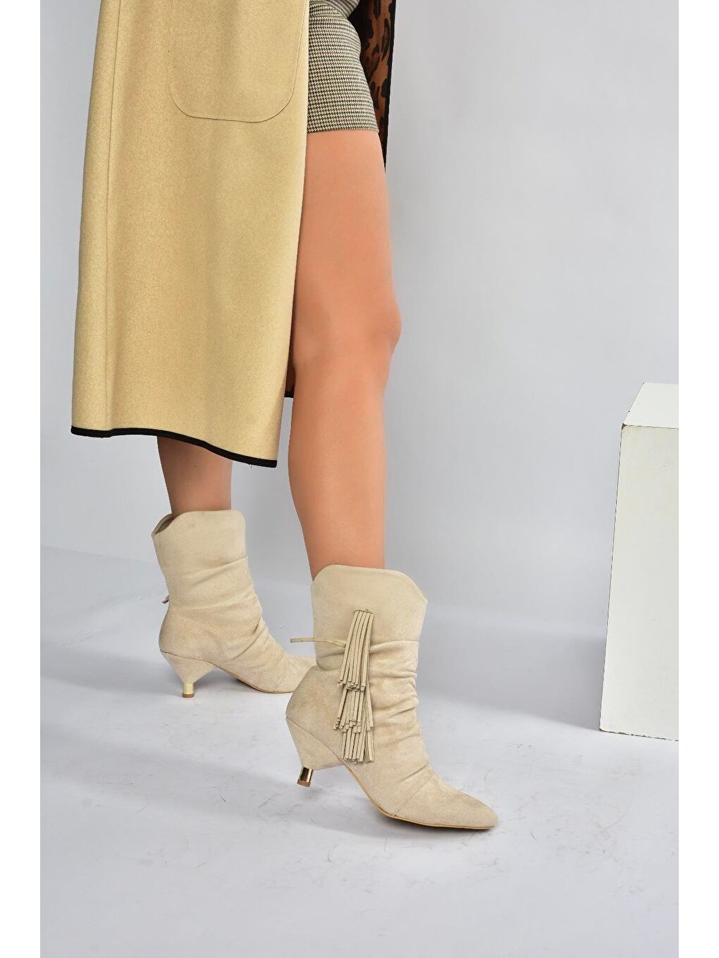 Bej Ten Kadın Bot V404022202-2