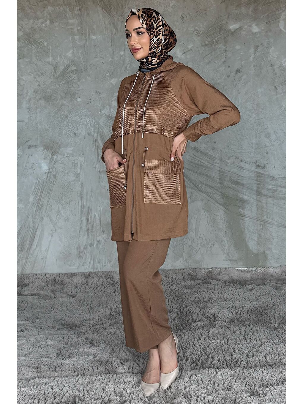 Bej Kapüşonlu Dantel Detaylı Tesettür Tunik Pantolon İkili Takım