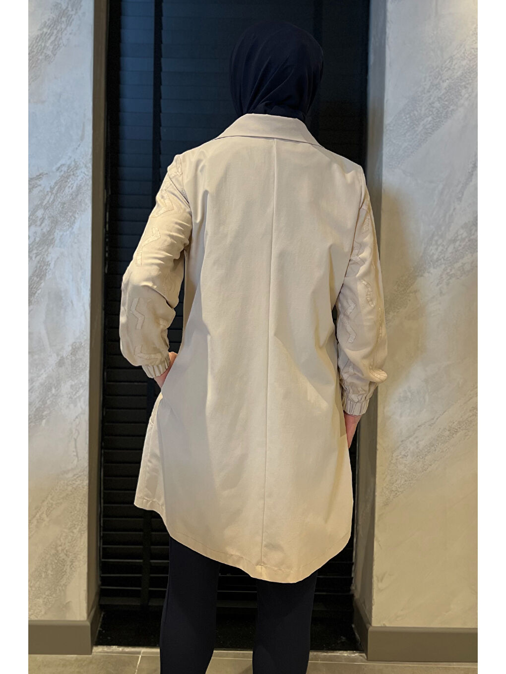 Bej Kadın Kol İşleme Detaylı Cepli Tesettür Trençkot-6