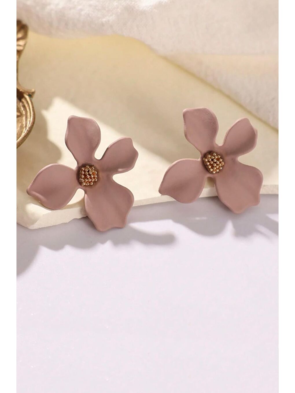 Pembe Zarif Çiçekli Çivi Küpe-3