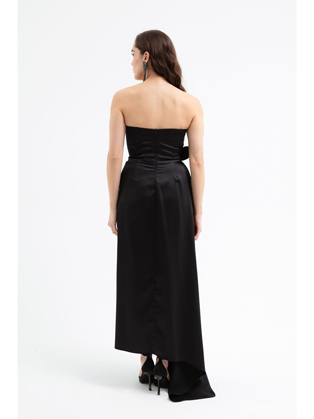 Kadın Siyah Straplez Yaka Kuyruklu Saten Abiye Elbise-4