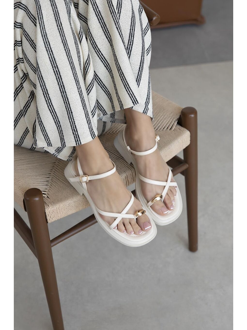 Vichenza  Kadın   Parmak Arası Sandalet Bej