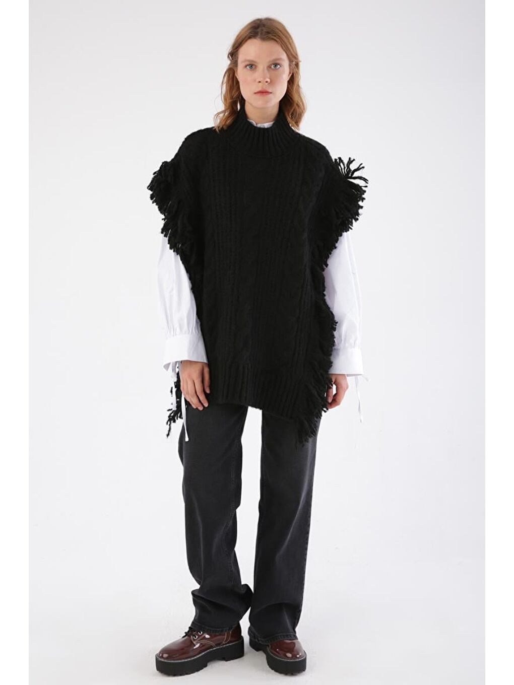 Siyah-Saçaklı Triko Panço-1